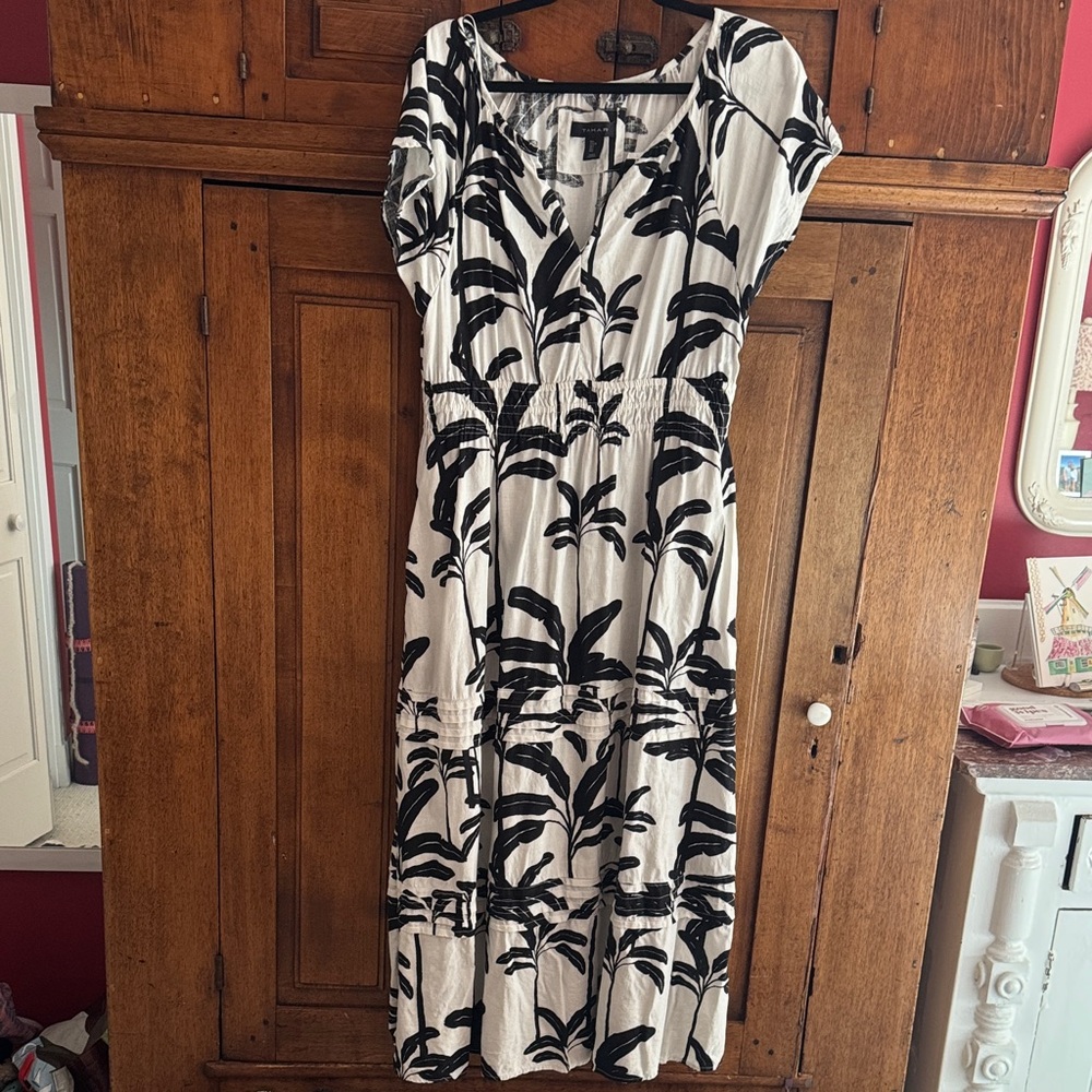 Tahari Black and White Leaf Print Midi Dress
